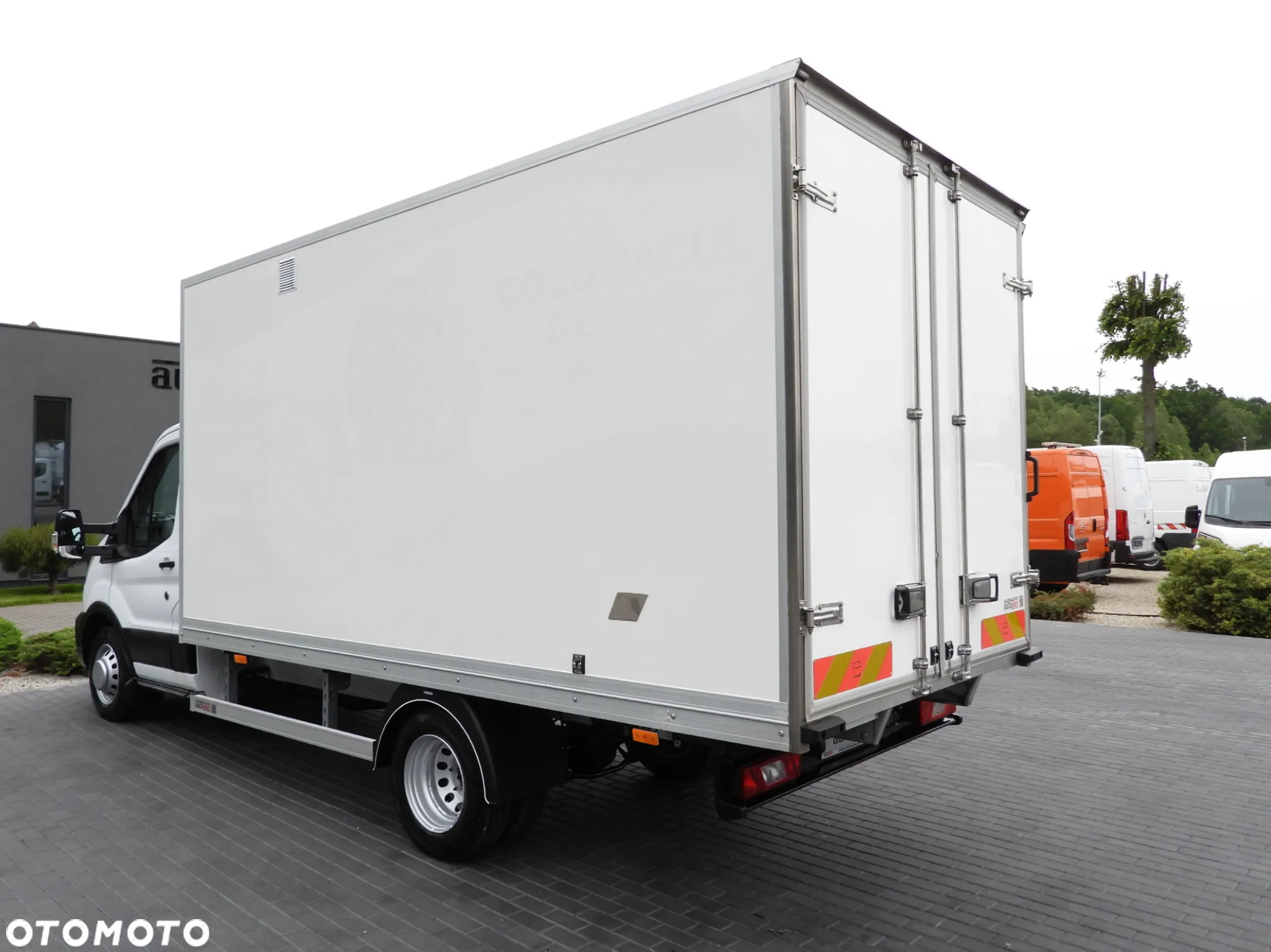 Ford TRANSIT KONTENER / CHŁODNIA 5*C / TEMPOMAT LEDY BLIŹNIACZE KOŁA KLIMATYZACJA 130KM [ U89312 ] - 11