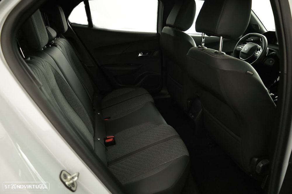 Peugeot 2008 1.2 PureTech Allure EAT8 - 23