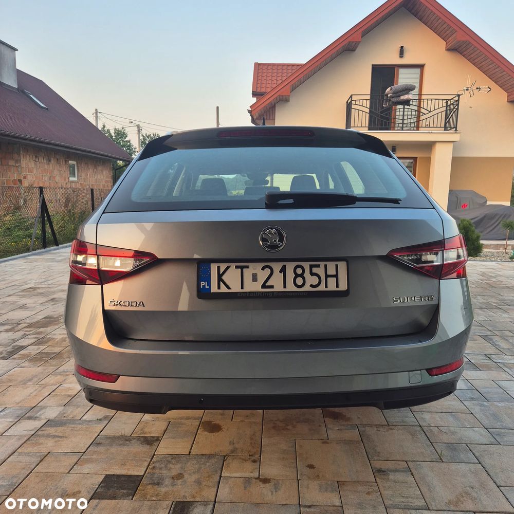 Skoda Superb 2.0 TDI Ambition - 4