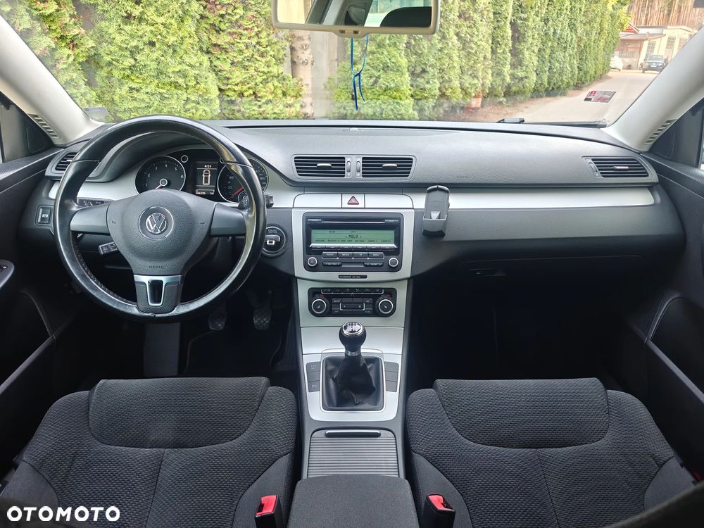 Volkswagen Passat 1.6 Comfortline - 5
