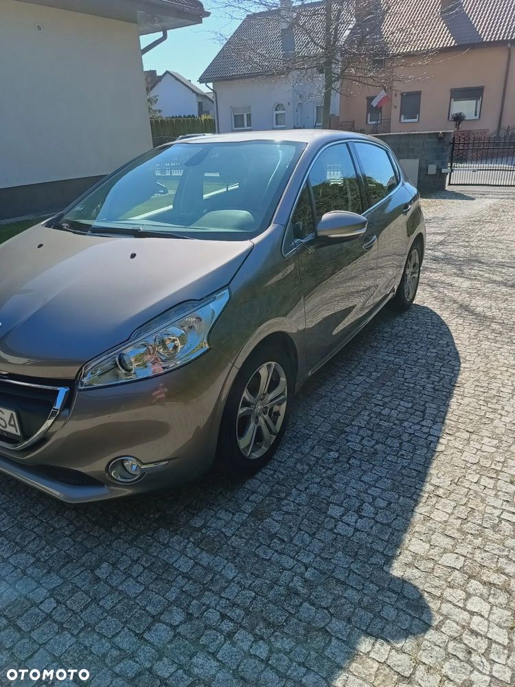 Peugeot 208 PureTech 82 Allure - 5
