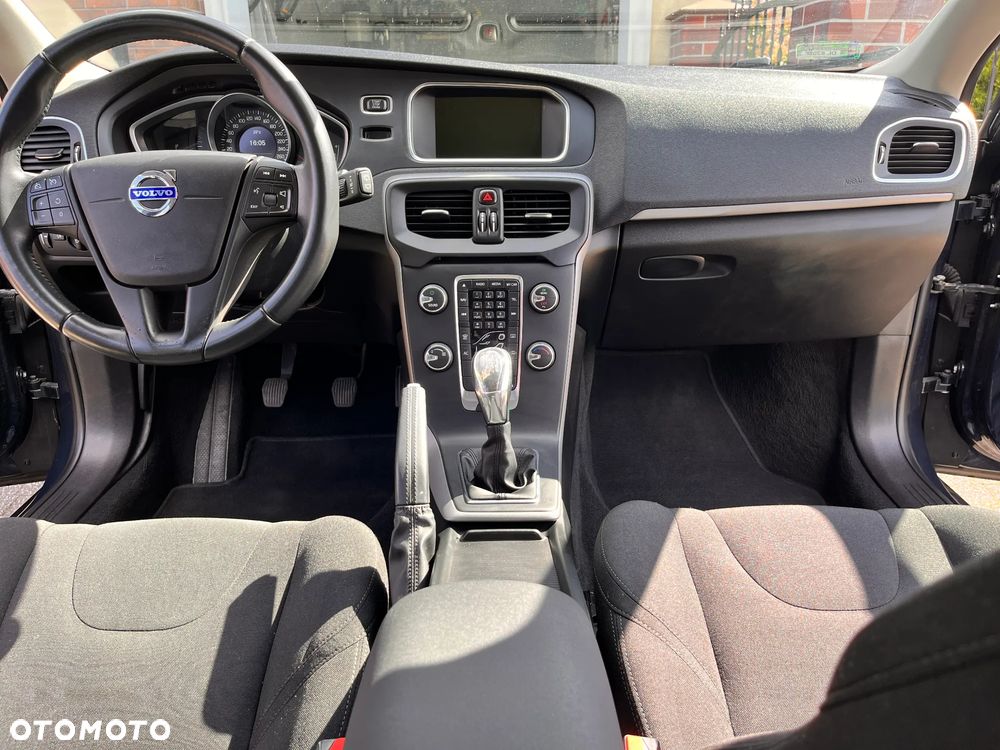 Volvo V40 D2 Momentum - 24
