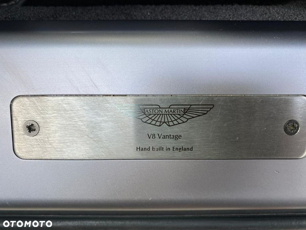 Aston Martin V8 Vantage - 16