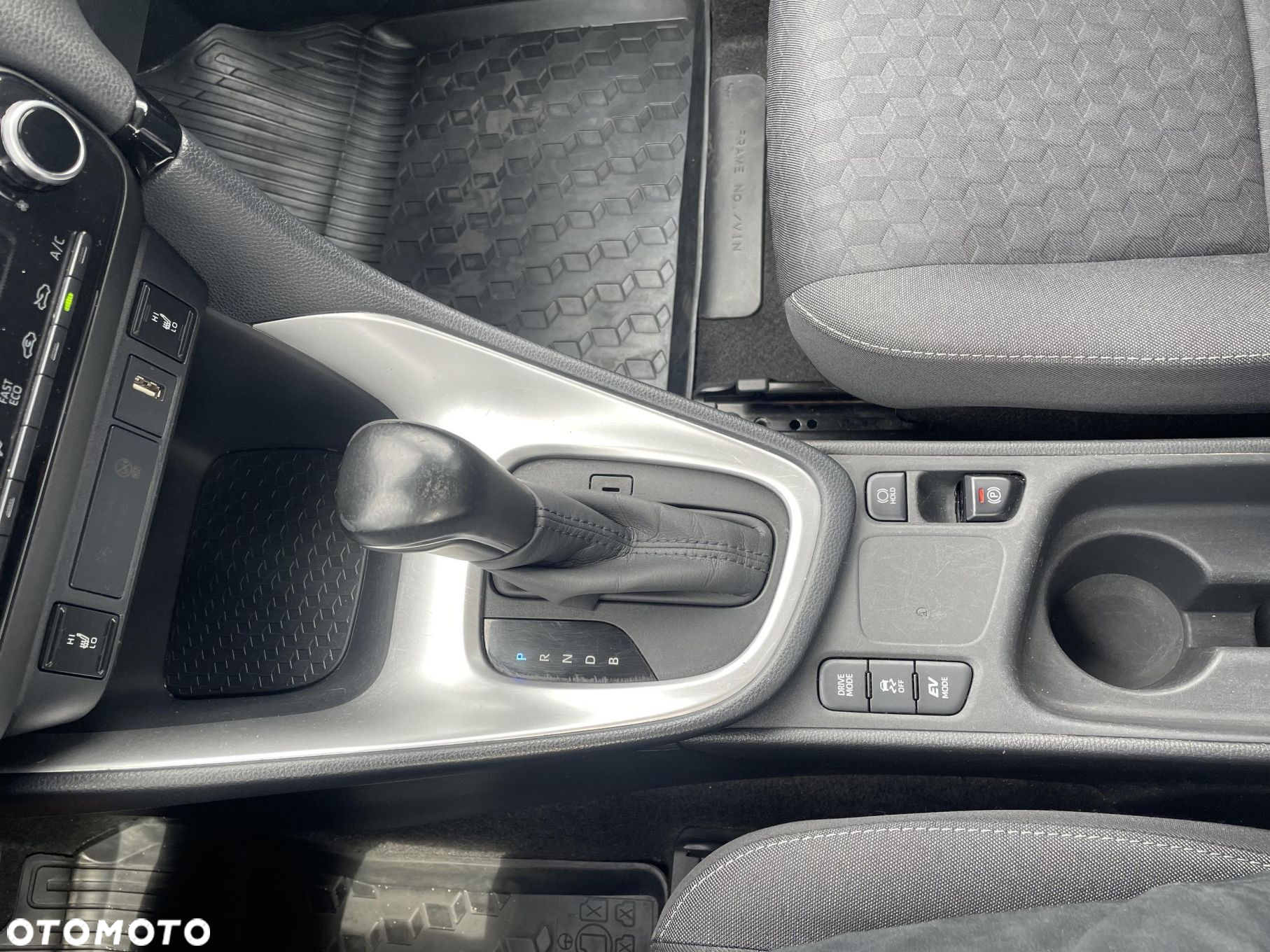 Toyota Yaris Hybrid 1.5 Comfort - 19