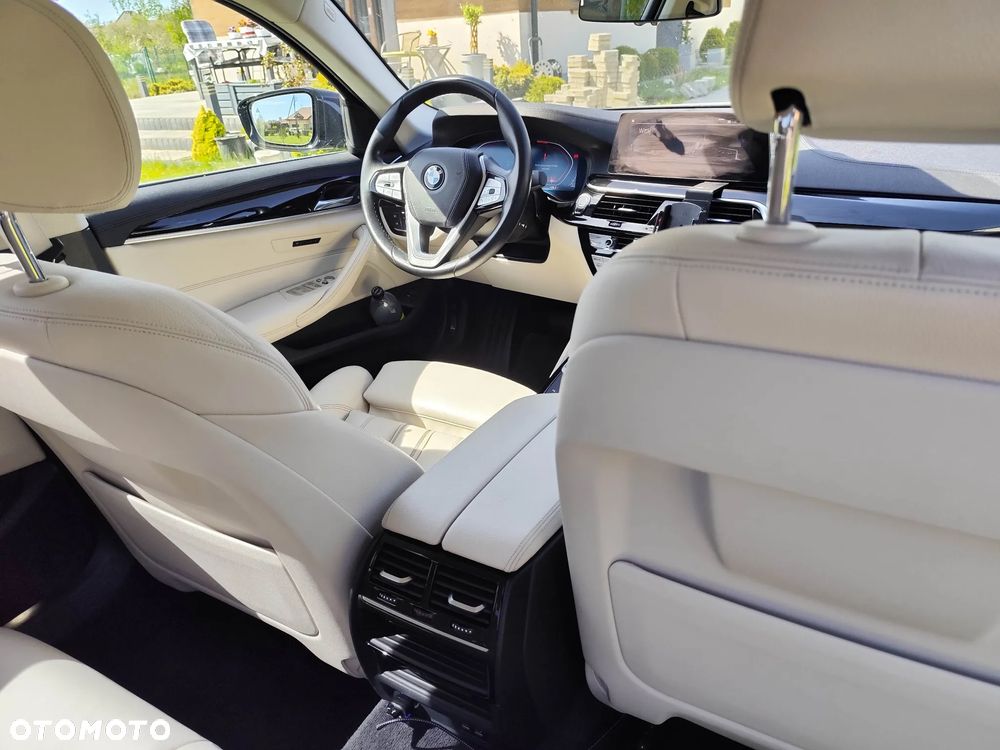 BMW Seria 5 530i GPF xDrive Luxury Line - 21