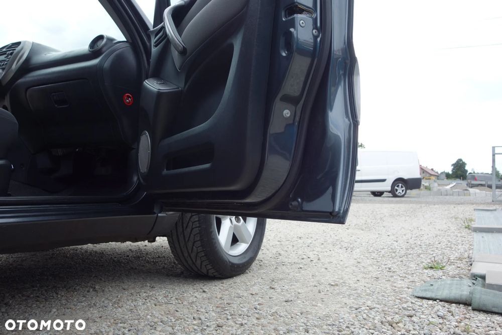 Toyota RAV4 2.0 VVT-i 4x4 - 12