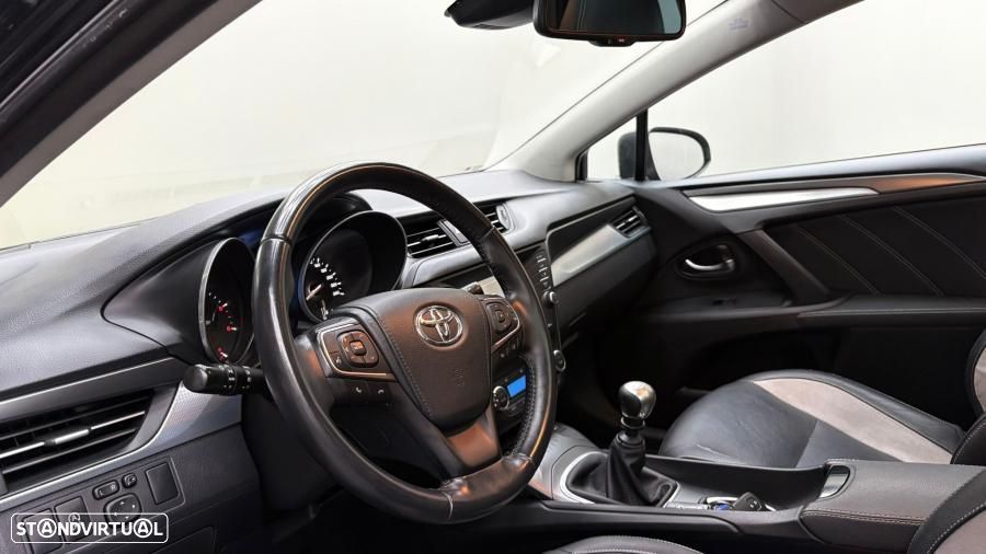 Toyota Avensis Touring Sports 2.0 D-4D Exclusive+GPS - 4