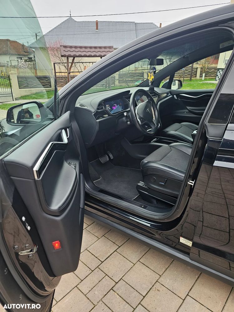 Tesla Model X - 24