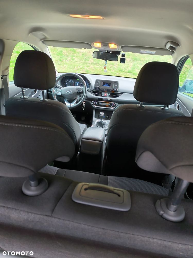 Hyundai i30 1.6 D Classic + - 29