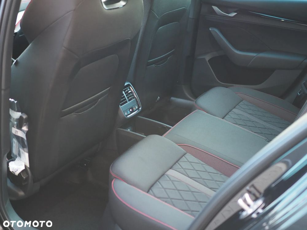 Skoda Octavia 2.0 TSI RS DSG - 17