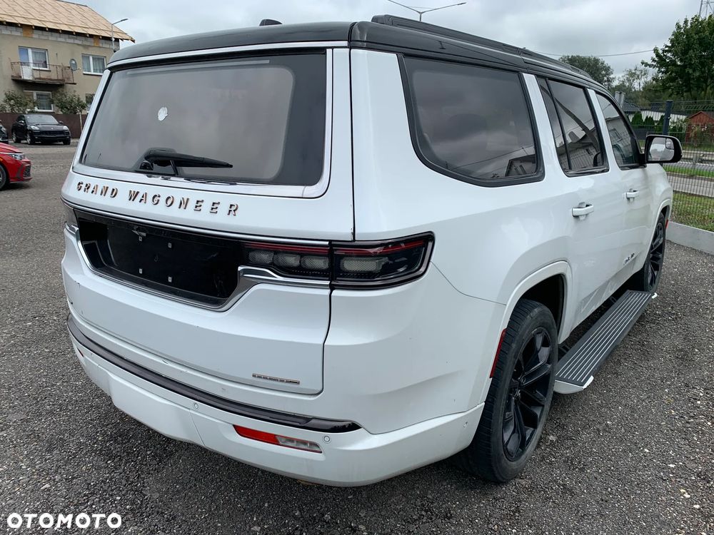 Jeep Grand Wagoneer - 3