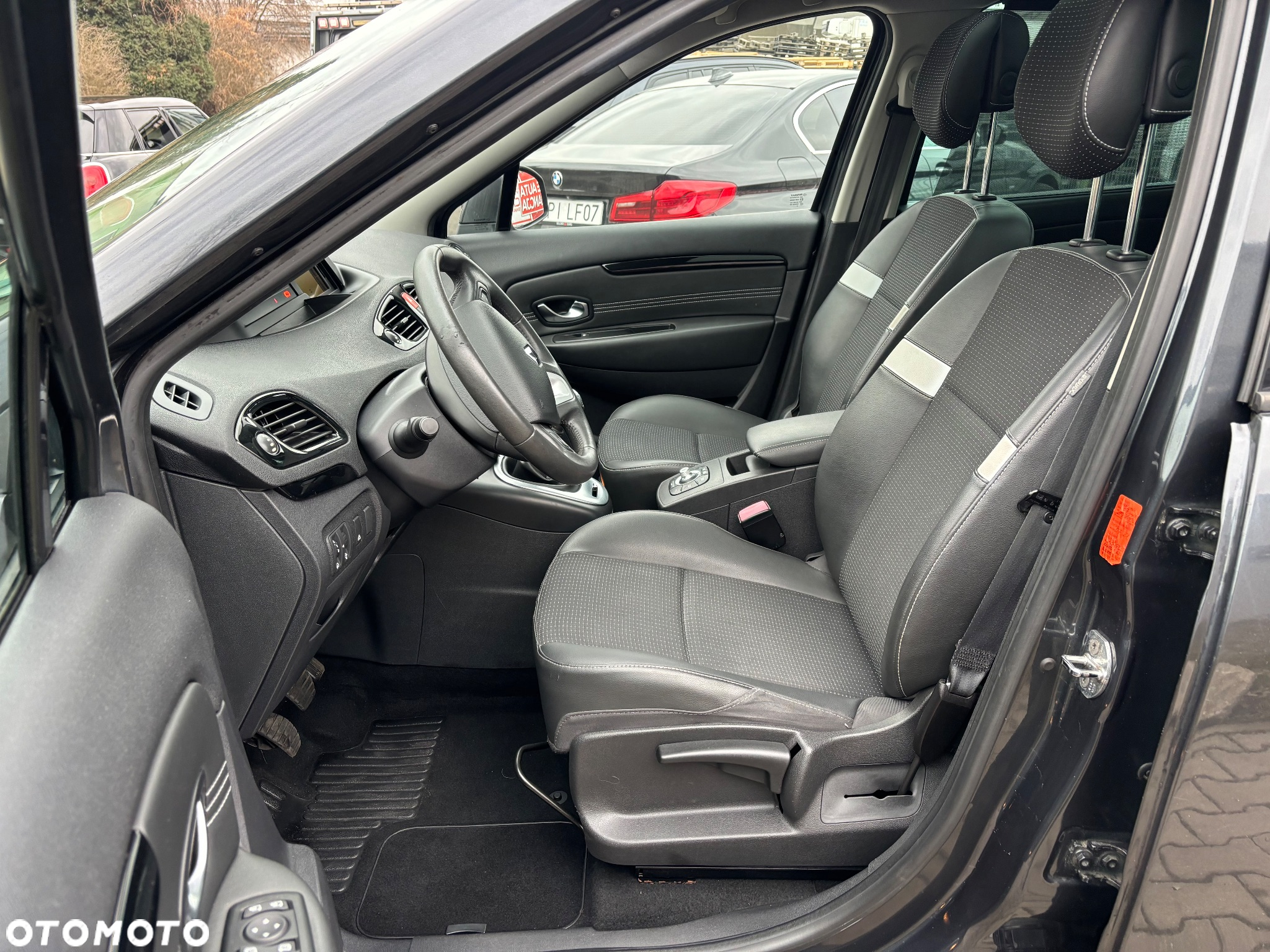 Renault Scenic TCe 130 Dynamique - 10