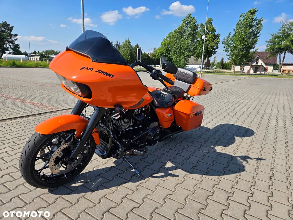 Harley-Davidson Touring Road Glide - 2