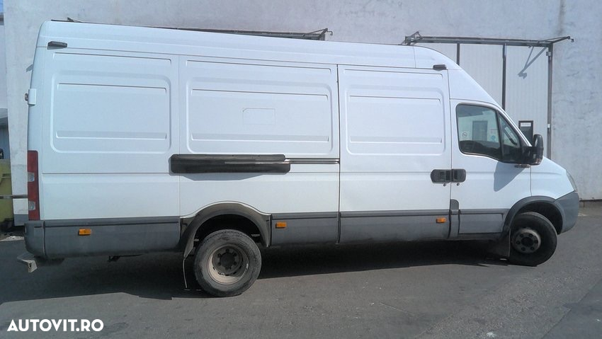 Iveco Daily 2013 35c15 65c15 Lung XL XXL punte Dubla 3.0 145cai vopsea originala stare foarte buna Clima AC 200.000KM Istoric Service Complet Carte service Fără rugină L3h2 L4H3 - 11