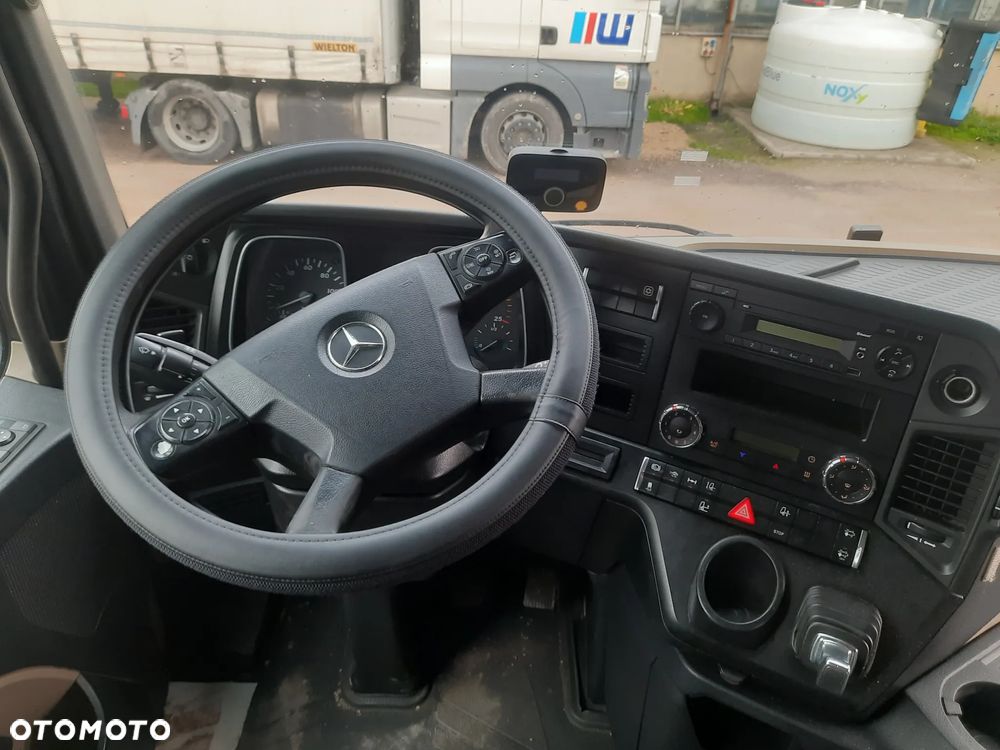 Mercedes-Benz ACTROS - 8