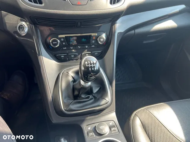 Ford Kuga 1.5 EcoBoost 2x4 Titanium - 23