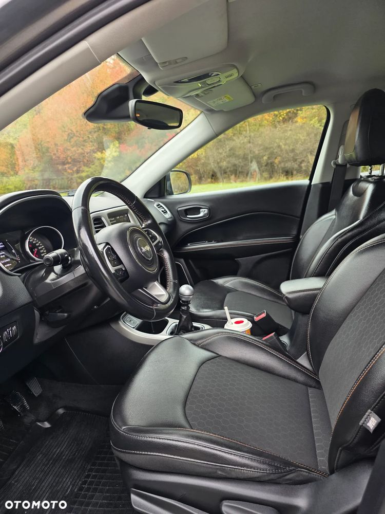 Jeep Compass - 24