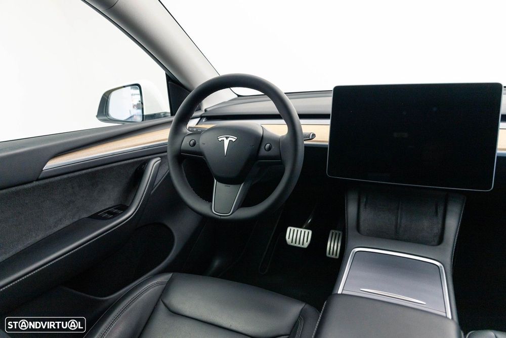 Tesla Model Y Performance Dual Motor AWD - 17