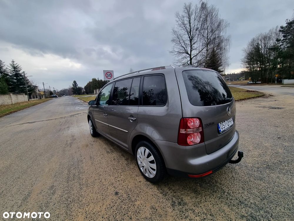 Volkswagen Touran 2.0 TDI Highline - 4