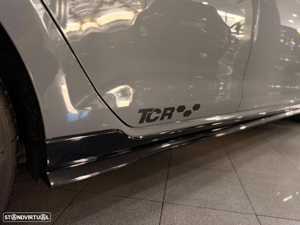 VW Golf GTI TCR 2.0 TSI OPF DSG - 11