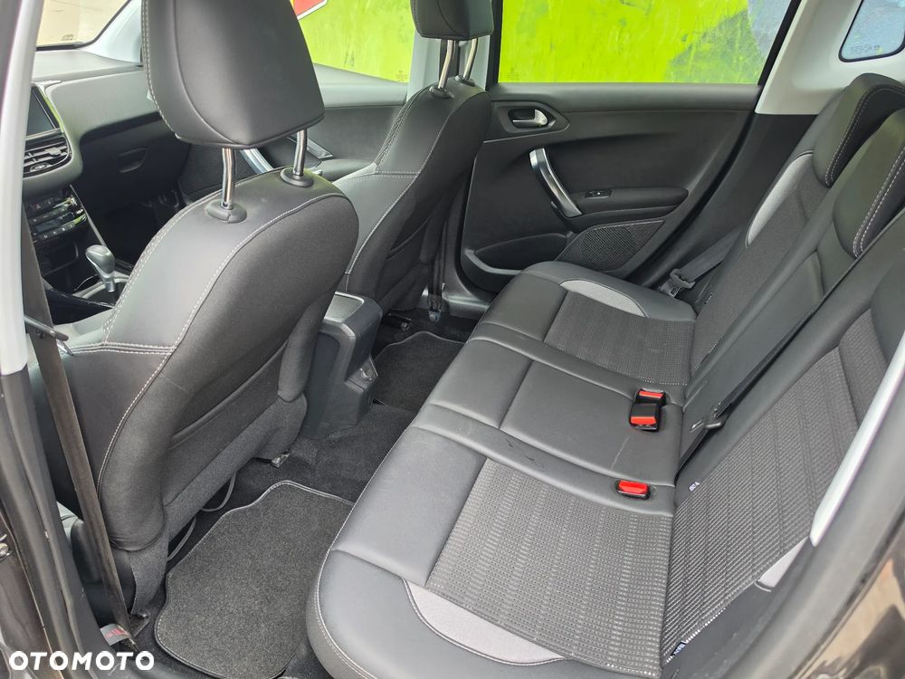 Peugeot 2008 1.2 Pure Tech Allure S&S EAT6 - 11