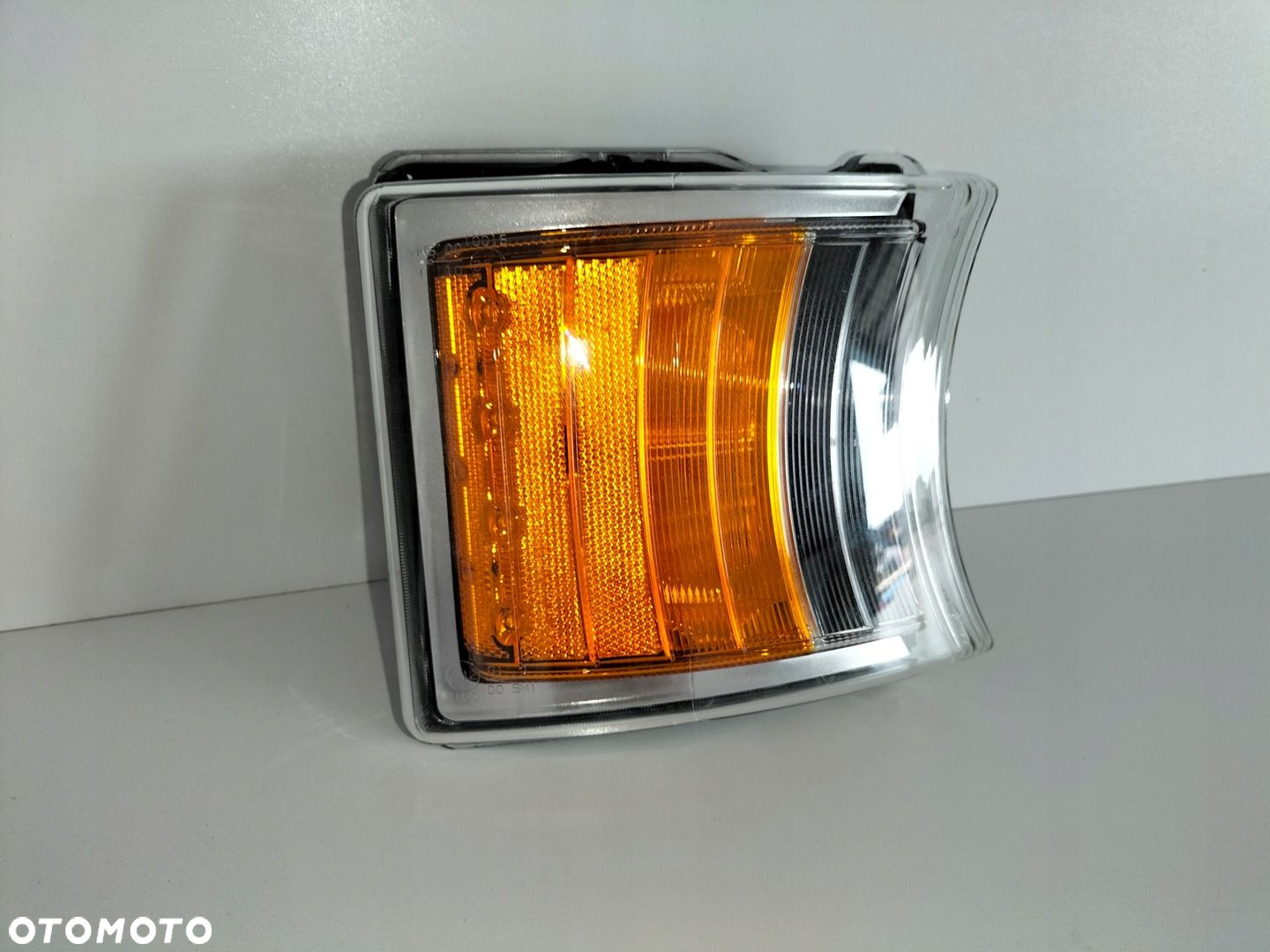 Migacz kierunkowskaz lampa postojowa lewyprawy SCANIA P G R T 10- LED - 2