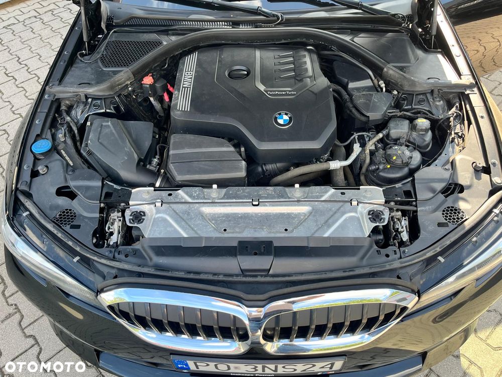 BMW Seria 3 330i xDrive Advantage sport - 37