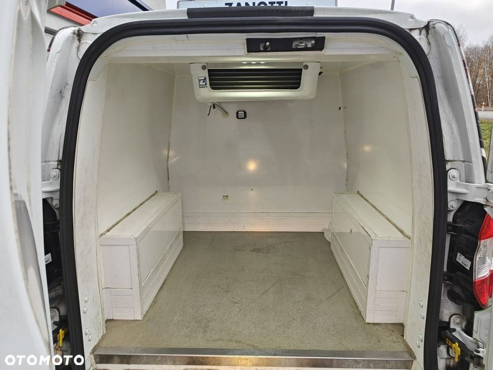 Ford Transit Courier - 21