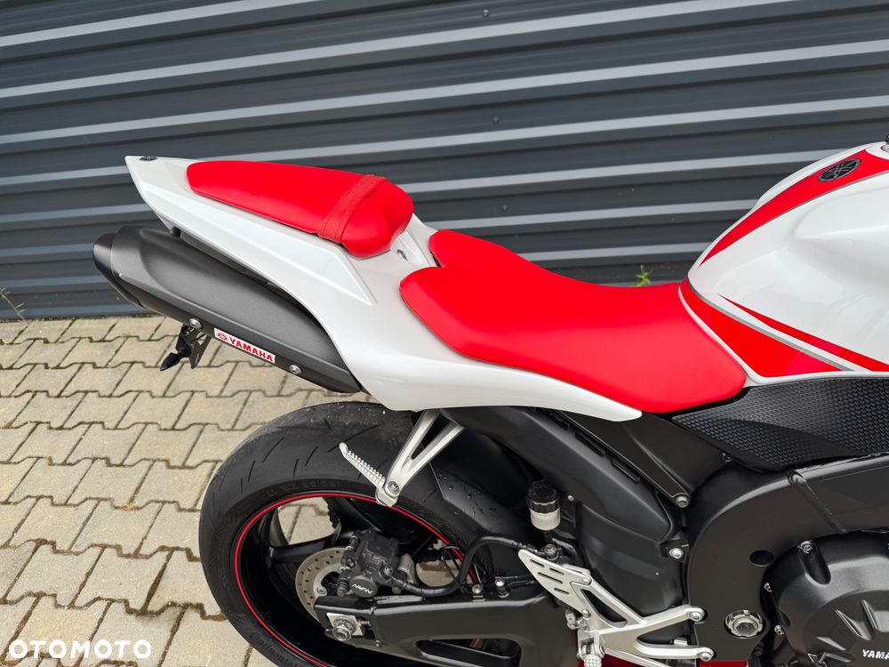 Yamaha R1 - 11