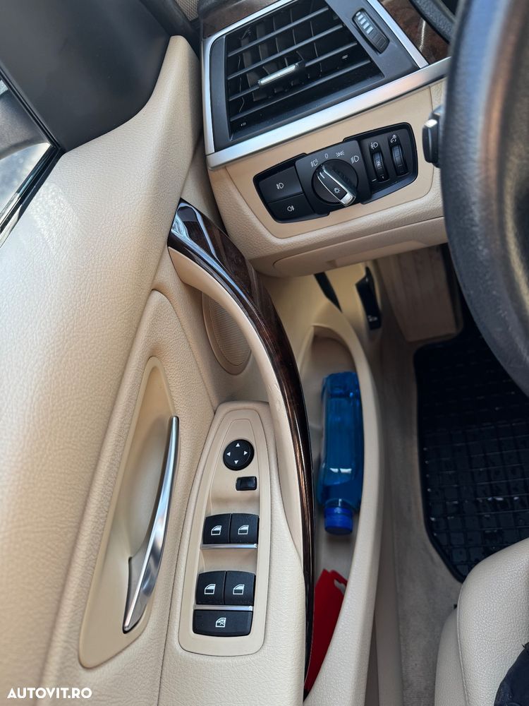 BMW Seria 3 318d xDrive Luxury Line - 11