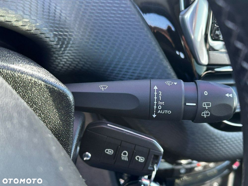 Peugeot 2008 1.2 Pure Tech Allure S&S - 25