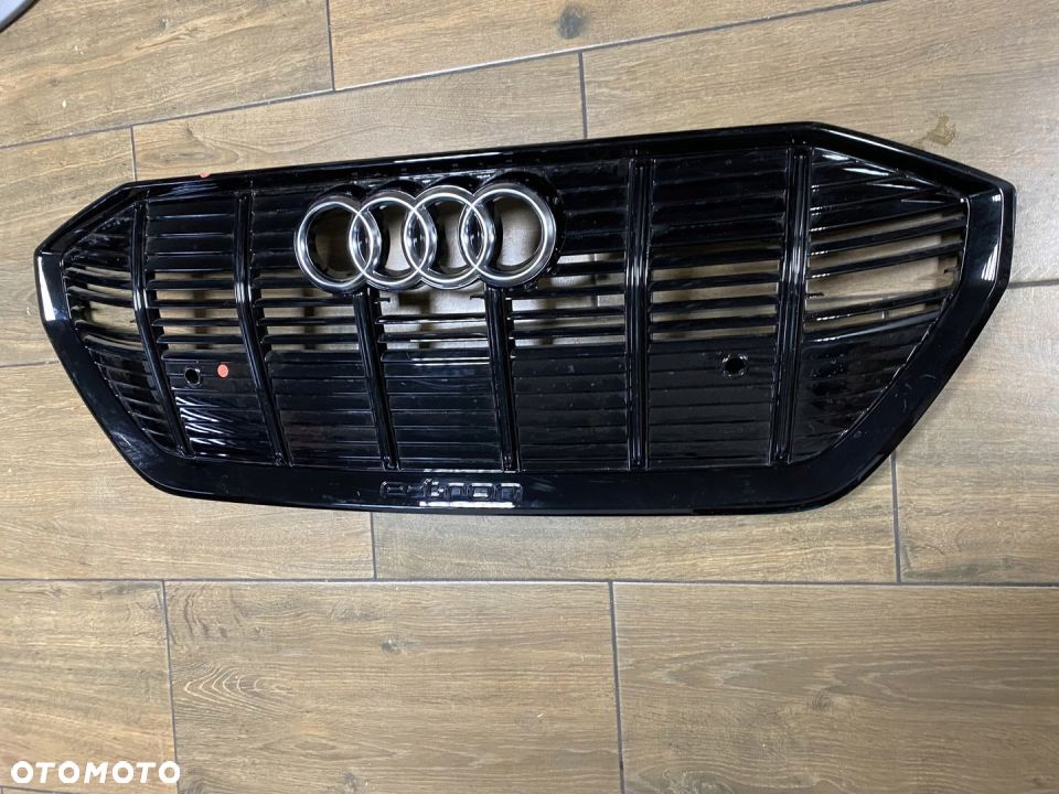 GRILL ATRAPA AUDI E-TRON KMP NOWA ORG. - 1