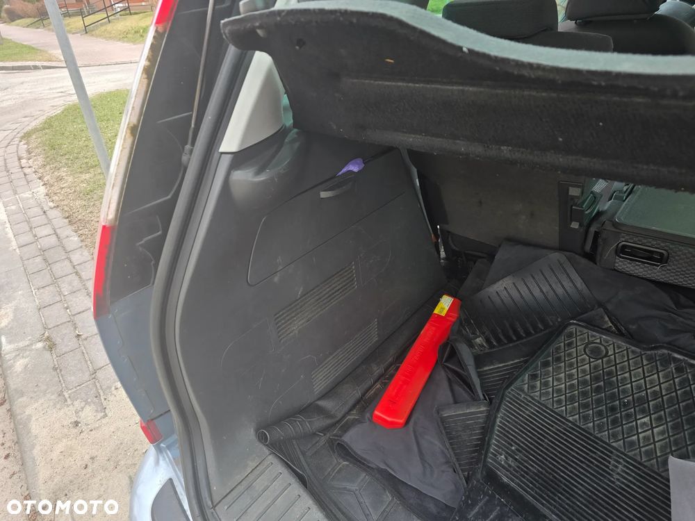 Ford Focus C-Max 1.8 Ambiente - 18