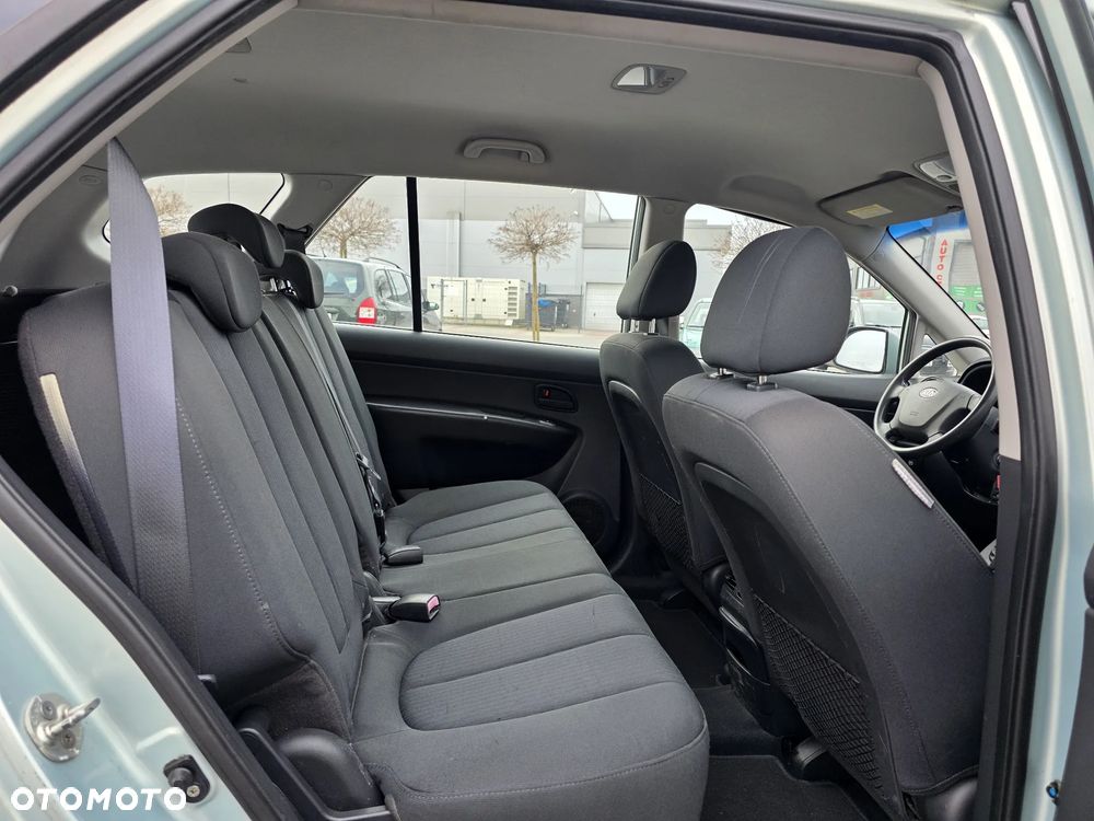 Kia Carens 2.0 CVVT LX Basis - 12