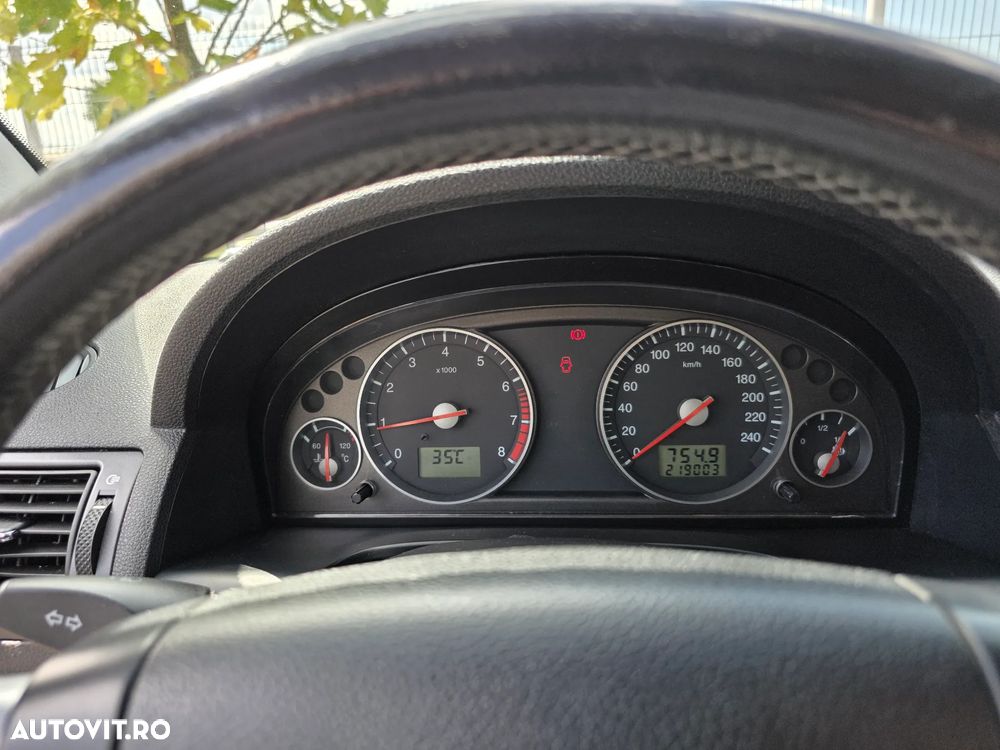 Ford Mondeo Wagon 1.8 Trend - 10