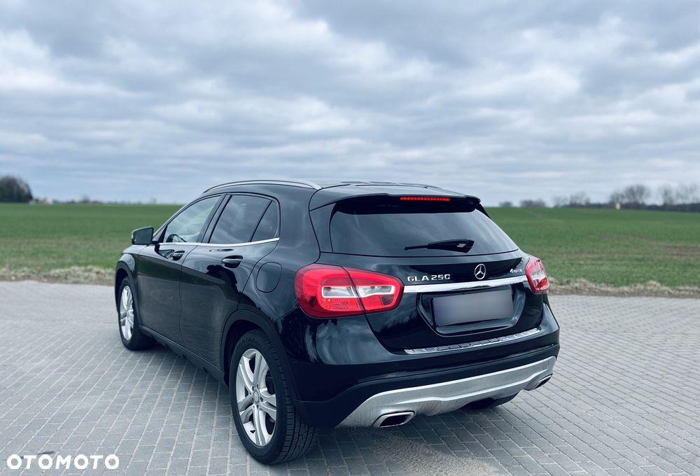 Mercedes-Benz GLA 250 4-Matic - 8