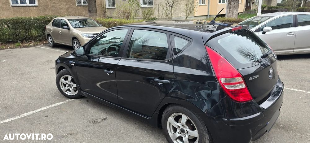 Hyundai i30 1.6 CRDI blue Classic - 3