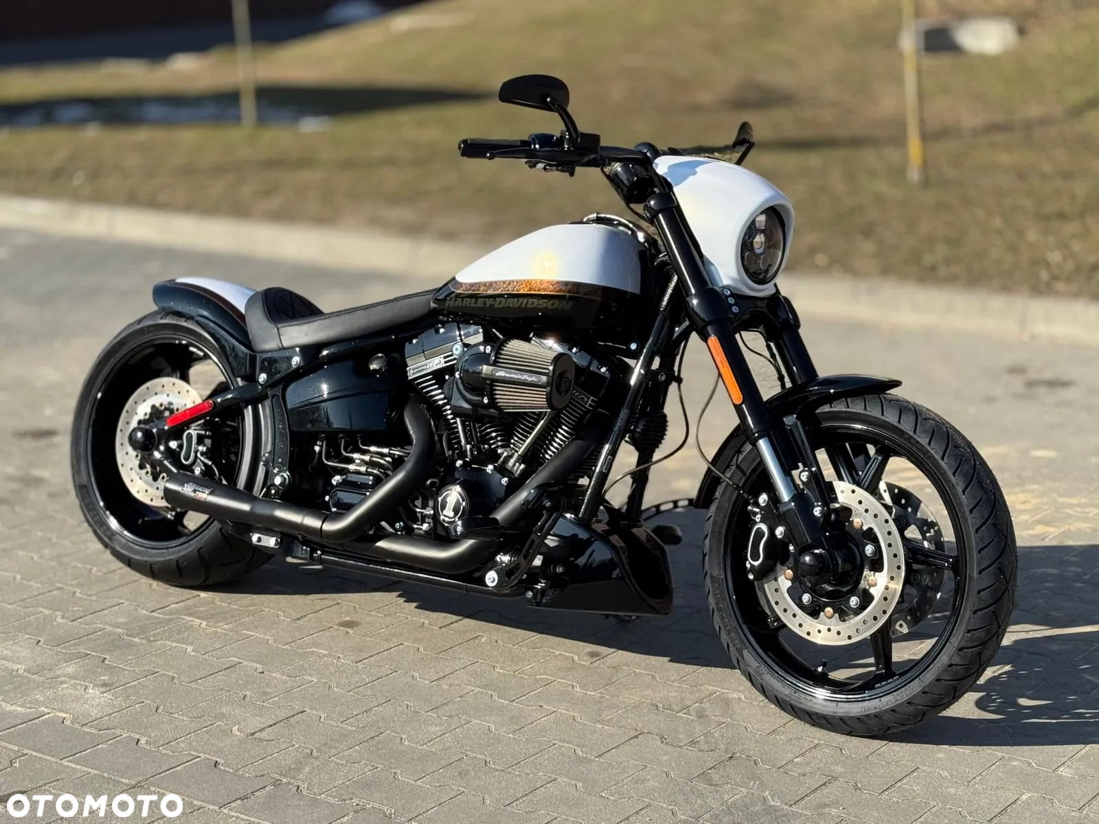 Harley-Davidson Softail Breakout - 4