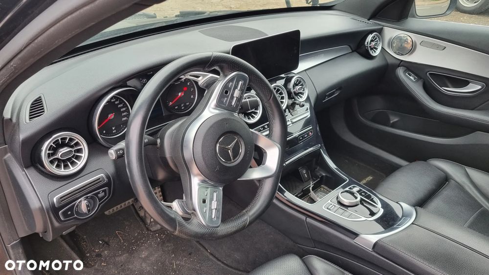 Mercedes-Benz Klasa C 300 9G-TRONIC AMG Line - 40