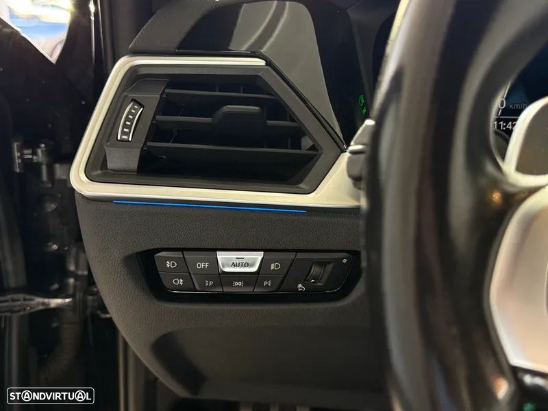 BMW 320 e Pack M Auto - 26