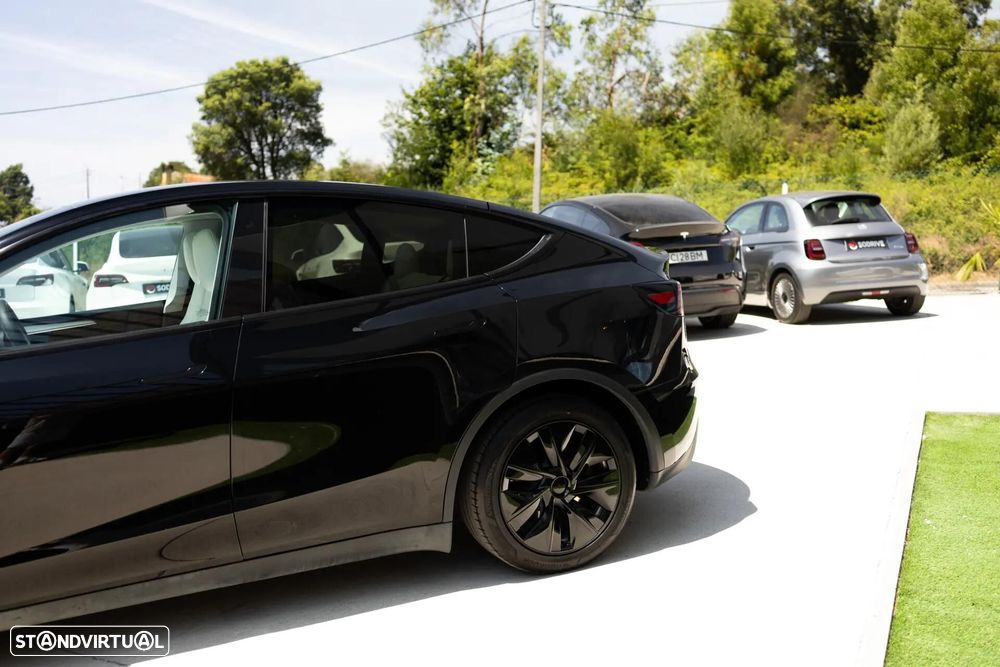 Tesla Model Y Standard - 10