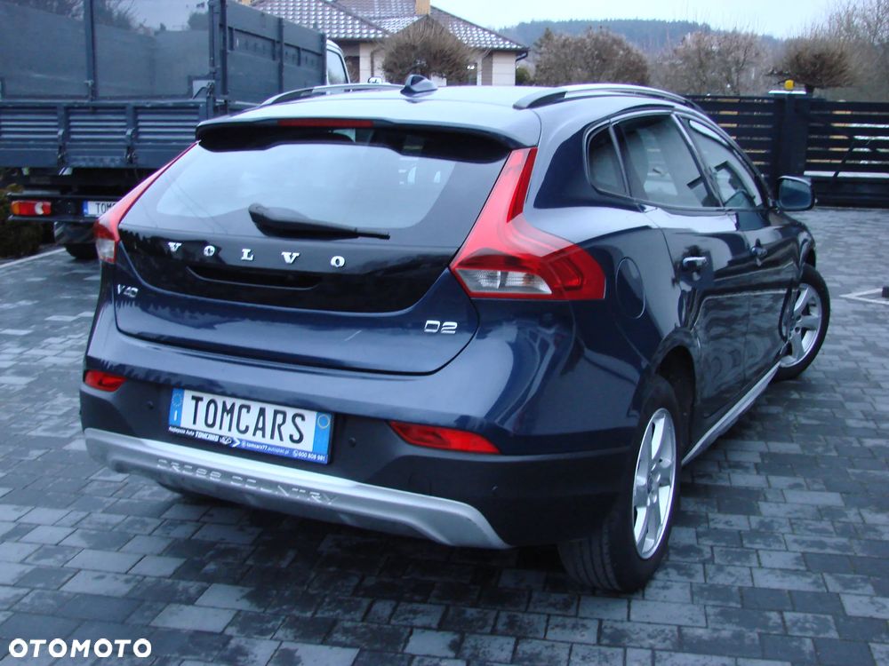 Volvo V40 Cross Country - 11