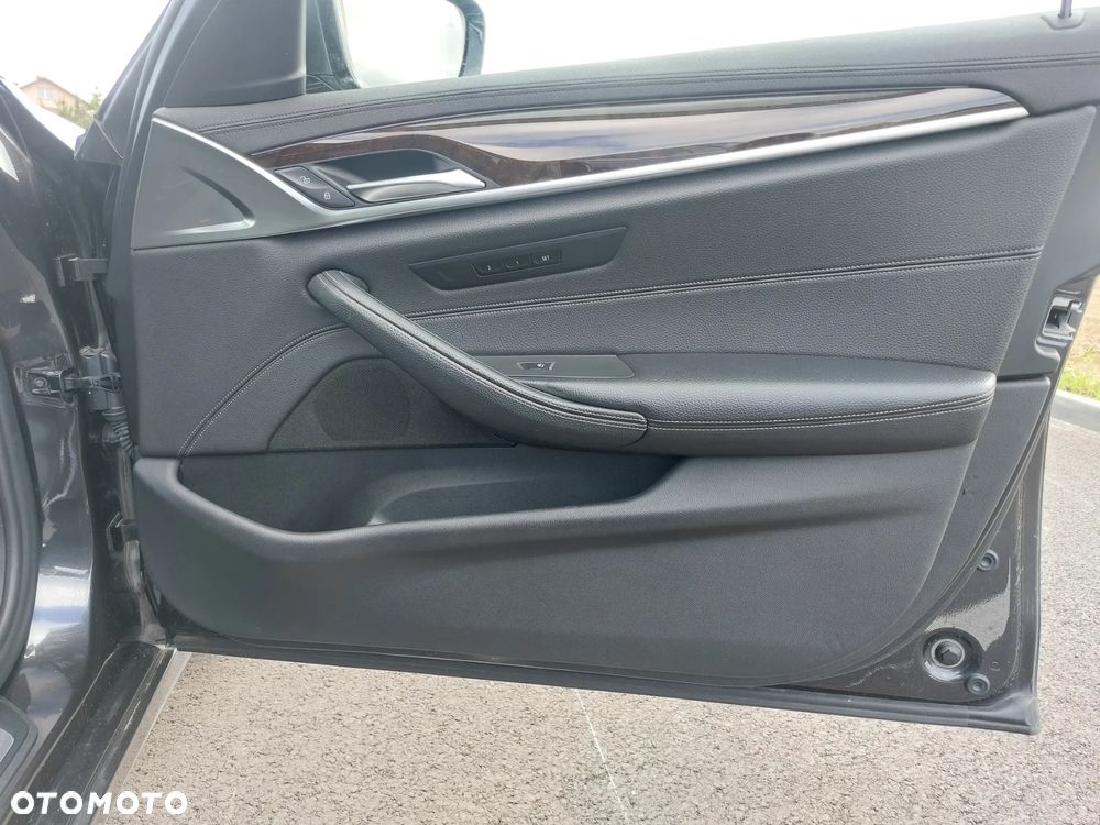 BMW Seria 5 520d Touring Luxury Line - 29