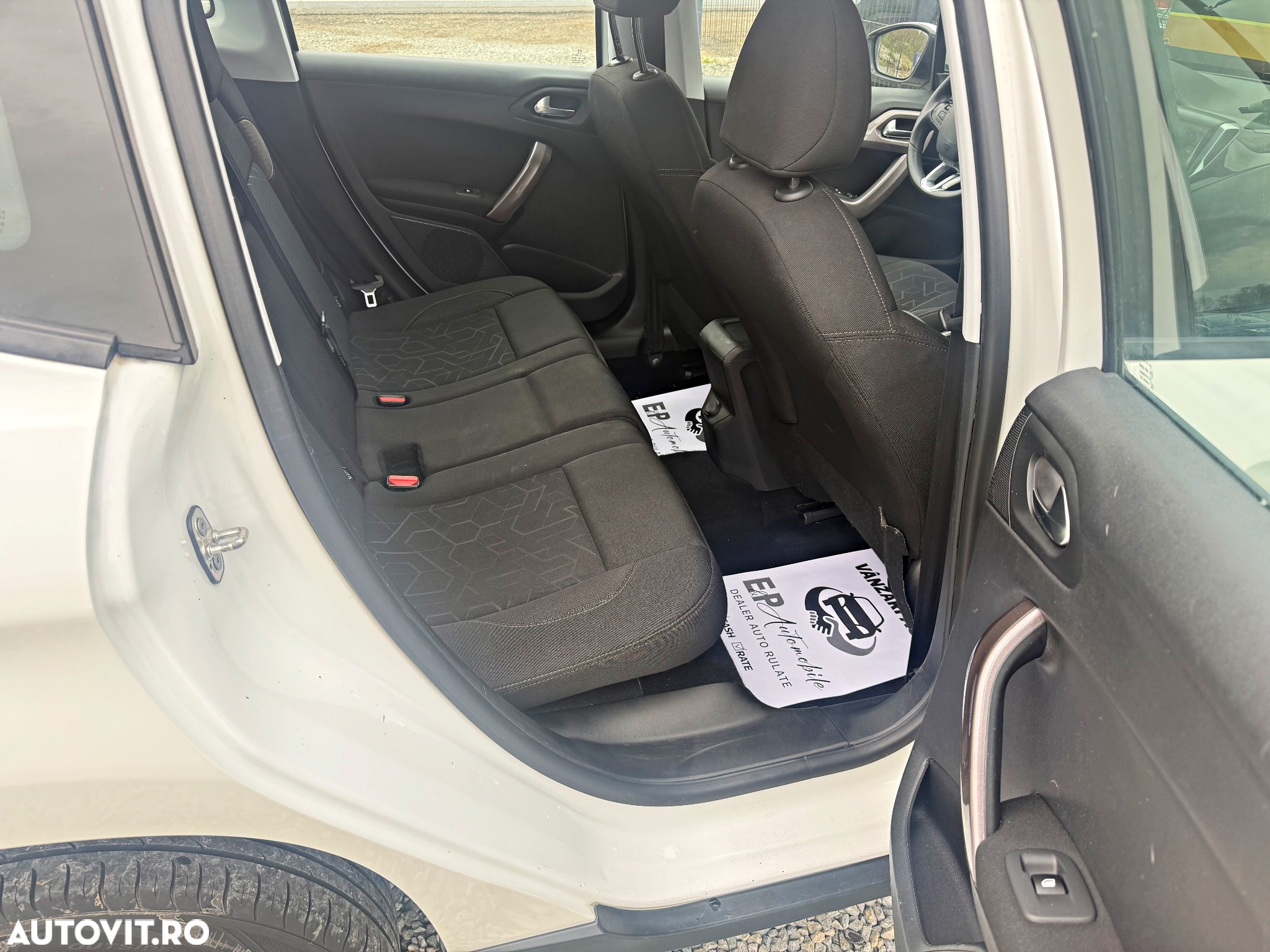 Peugeot 2008 1.6 e-HDi FAP STT Allure - 15