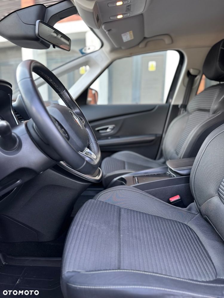 Renault Grand Scenic - 22