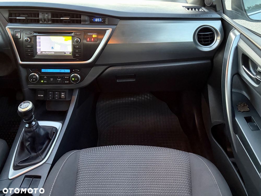 Toyota Auris 1.4 D-4D Premium + EU5 - 15