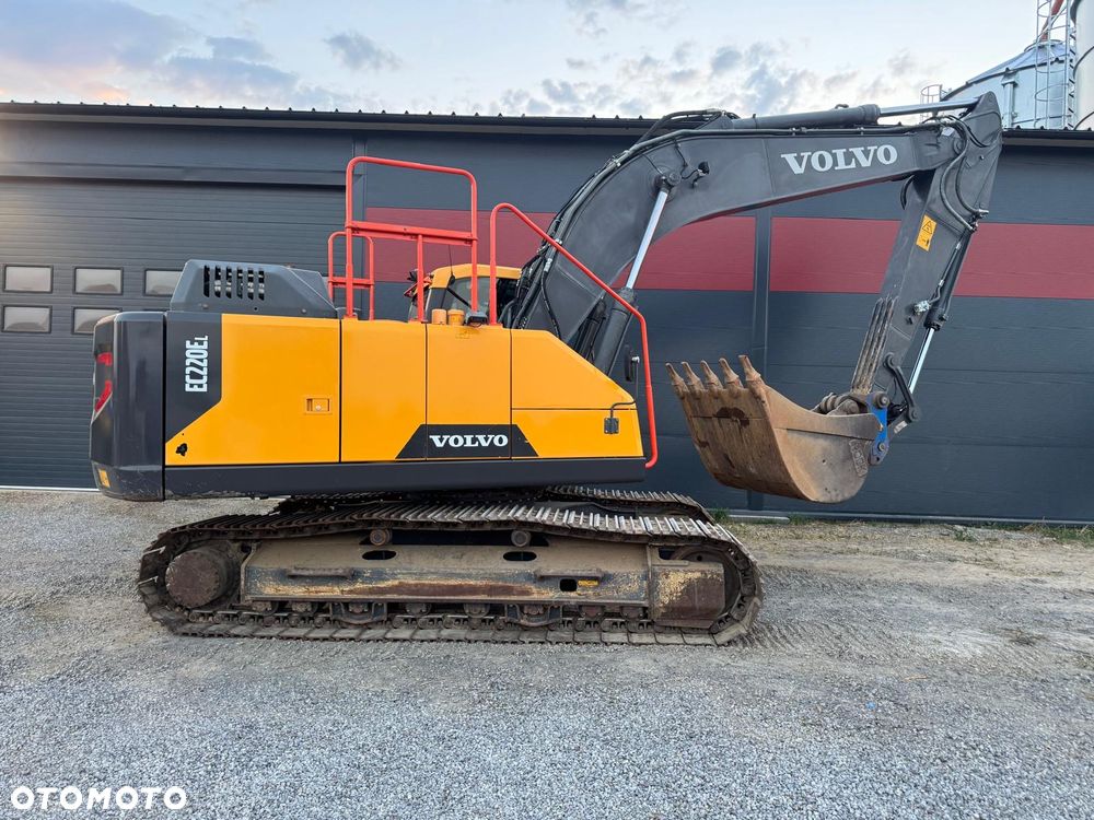 Volvo EC220E - 2