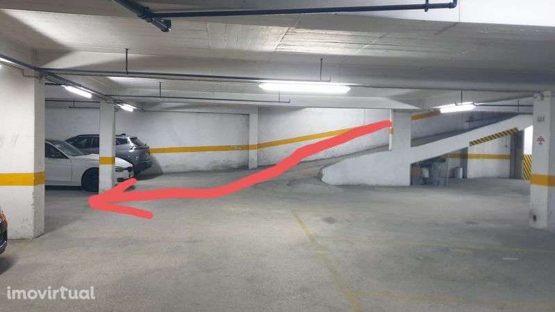 Lugar de estacionamento junto à Praça de Arroios - Grande imagem: 2/4