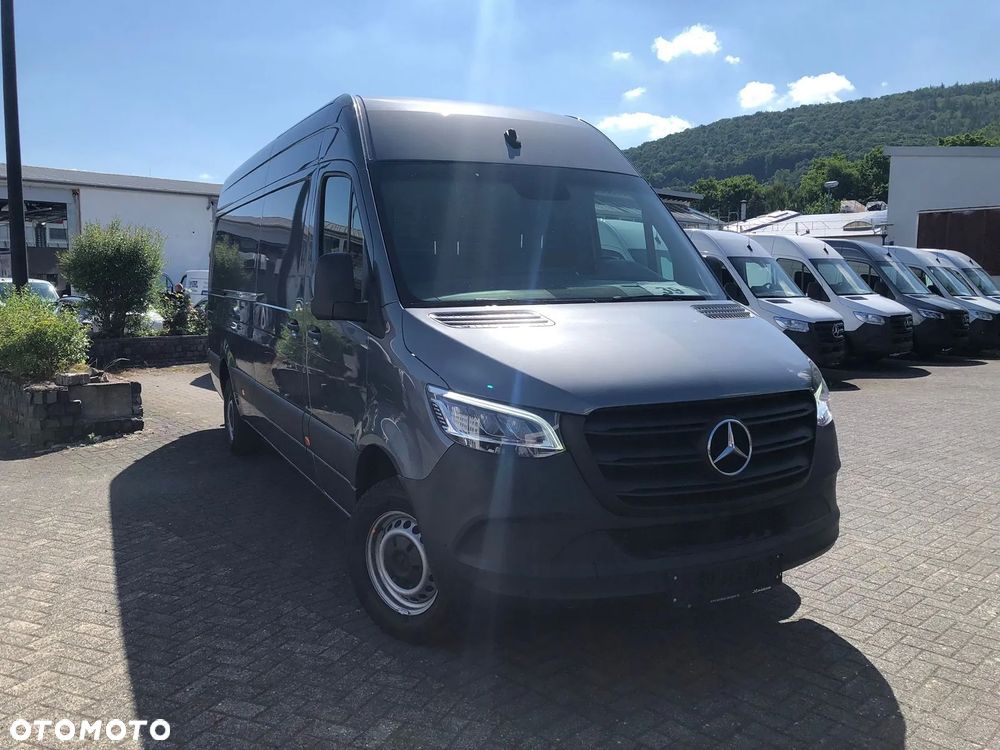 Mercedes-Benz Sprinter - 2