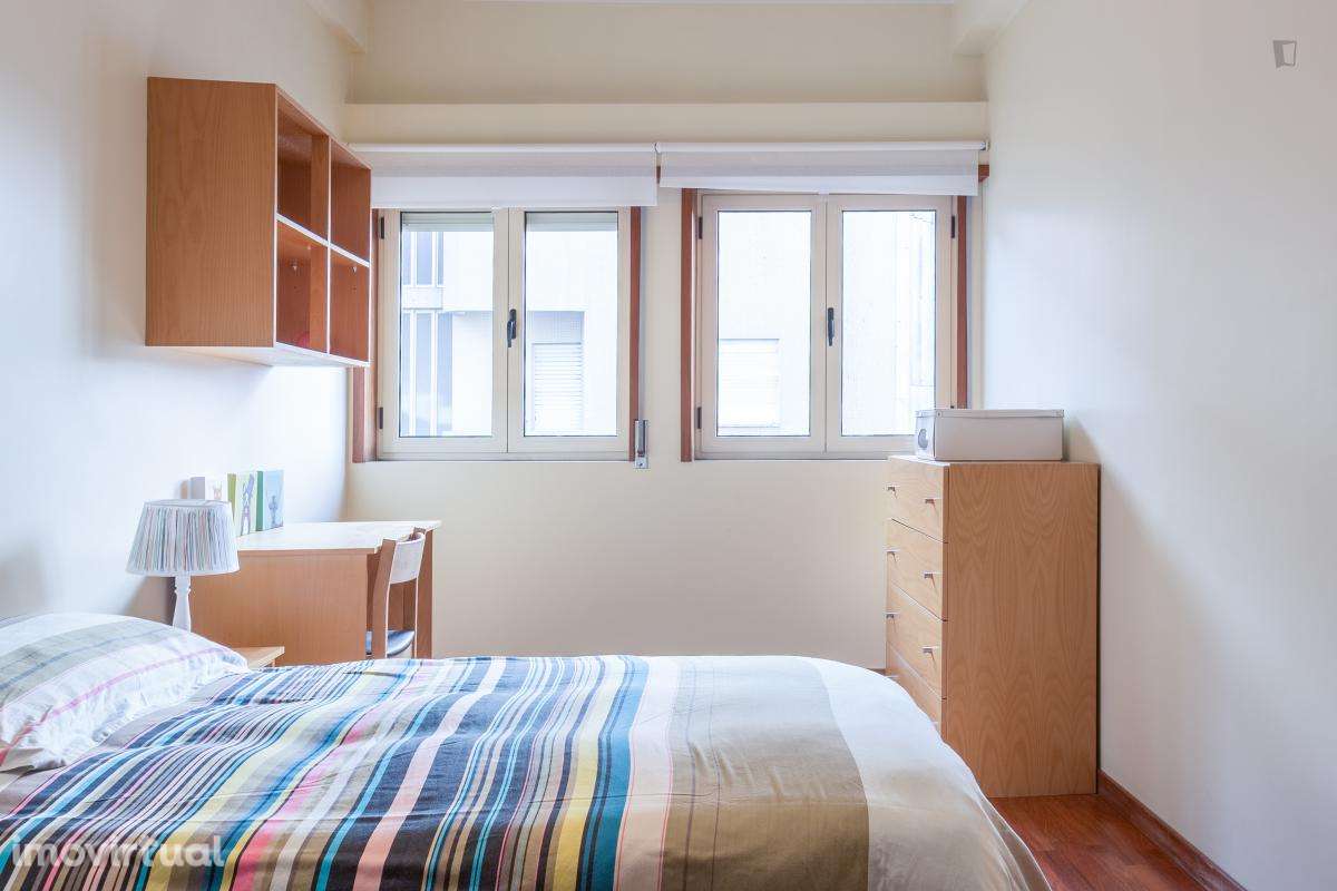 Quarto - localizado em Paranhos Porto - Grande imagem: 5/24